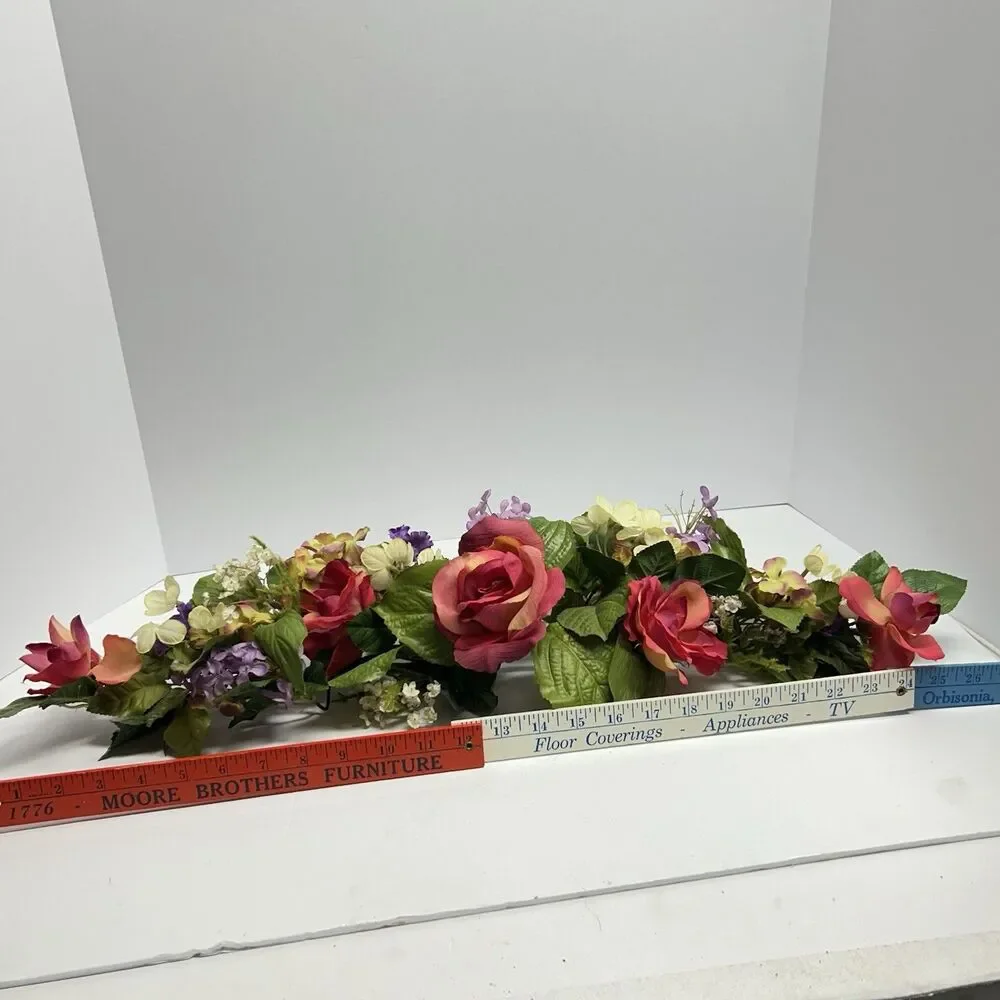 Home Interiors & Gifts faux silk floral swag.